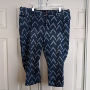 Patterned Capri jeans